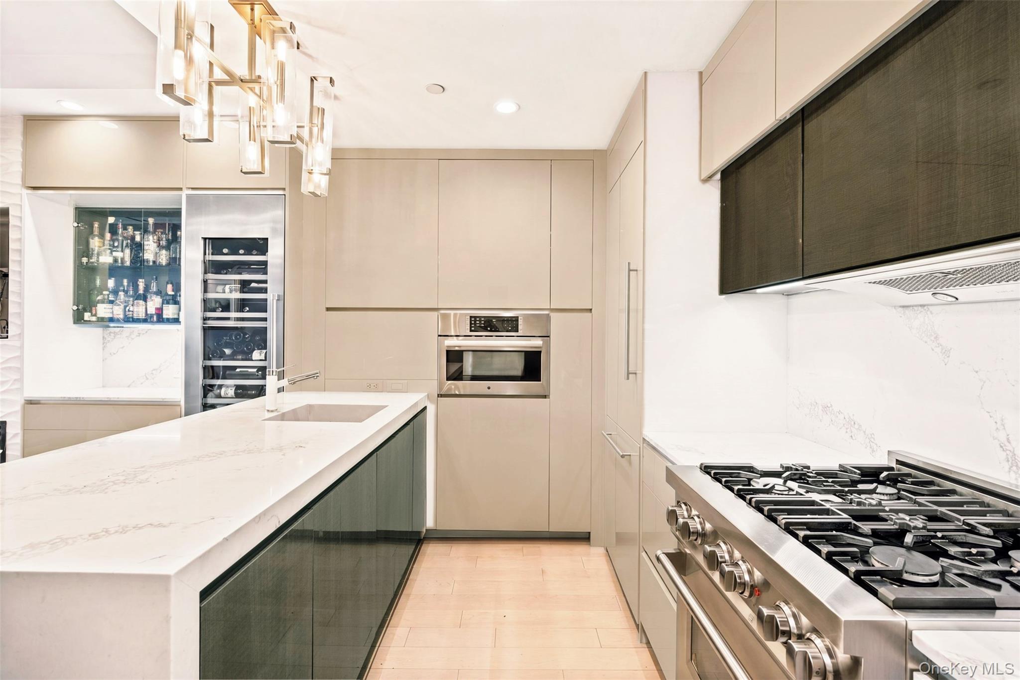 5-49 Borden Avenue 2b Property Photo 9