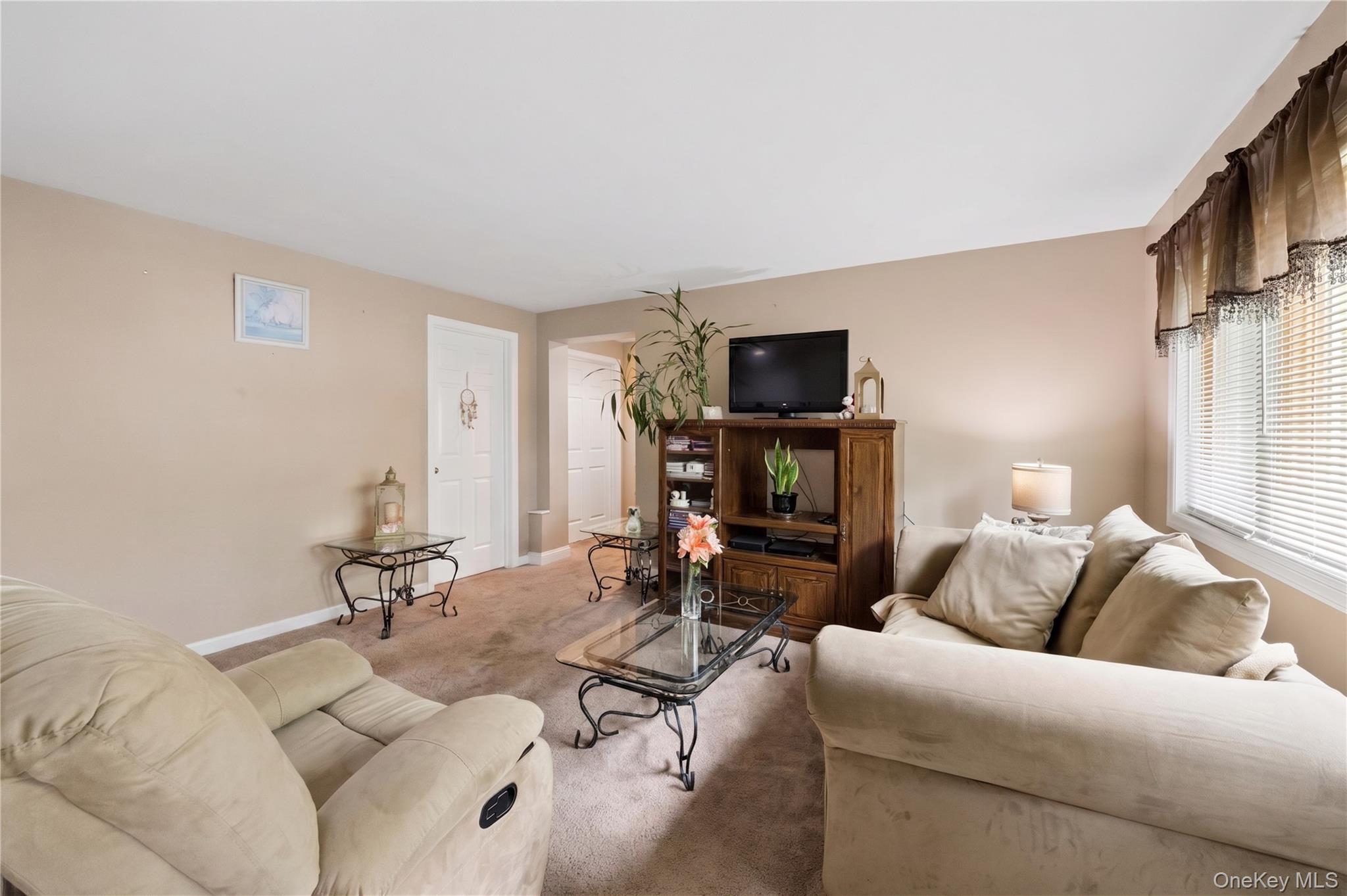 10 Wisteria Way Property Photo 13