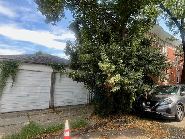 8692 102nd Street Property Photo 3