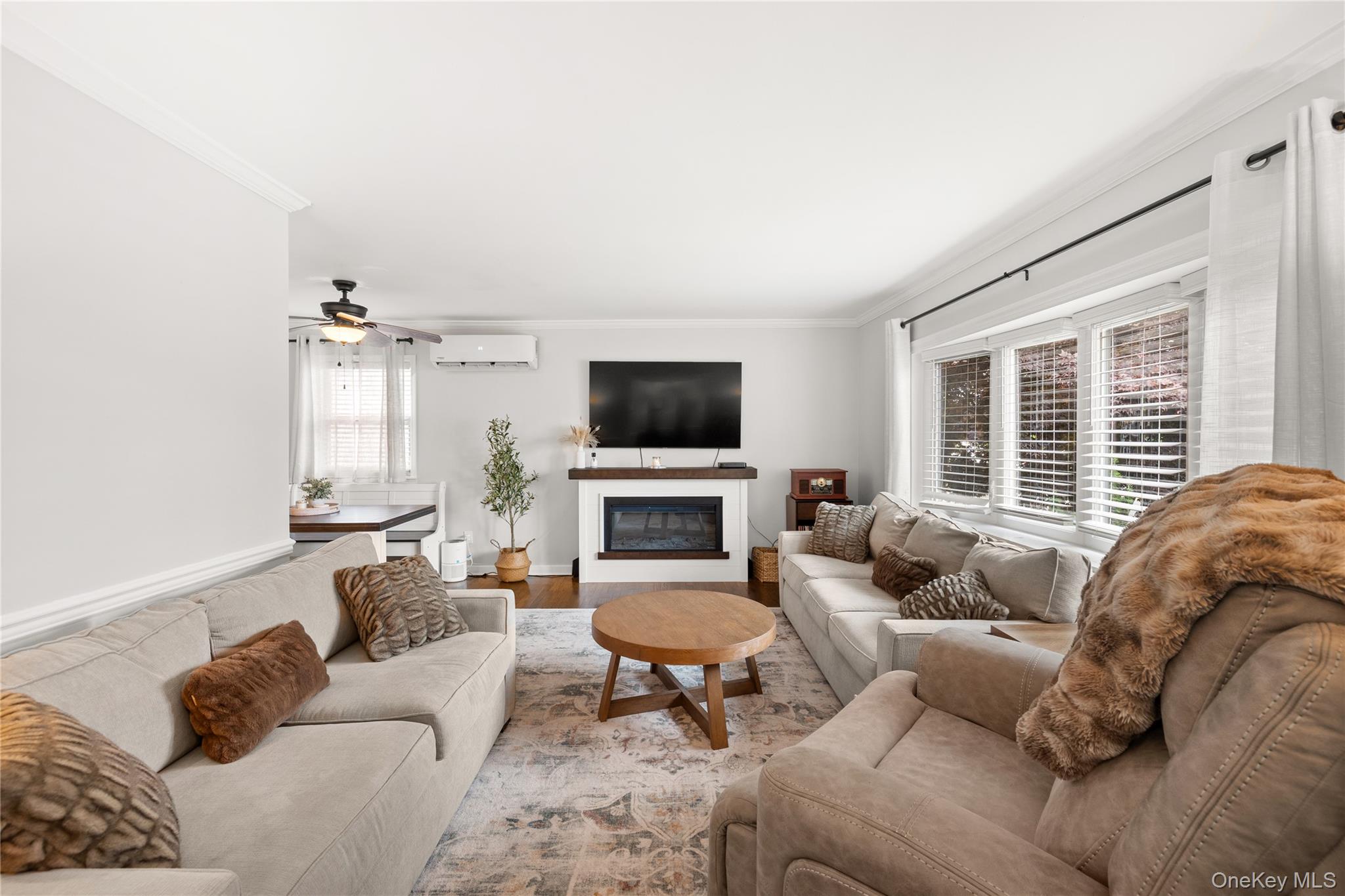 219 Venetian Boulevard Property Photo 1