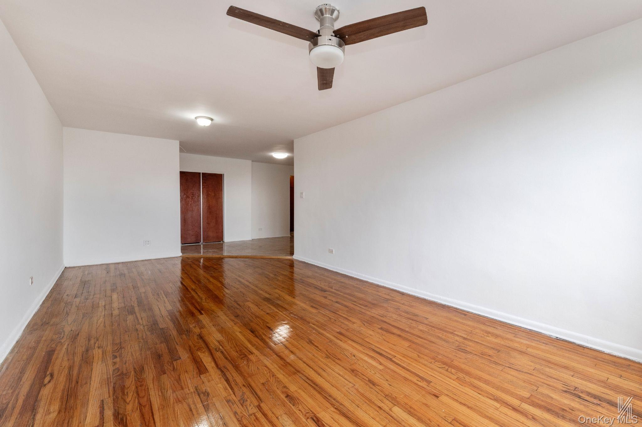 41-42 73rd Street 5b Property Photo 4
