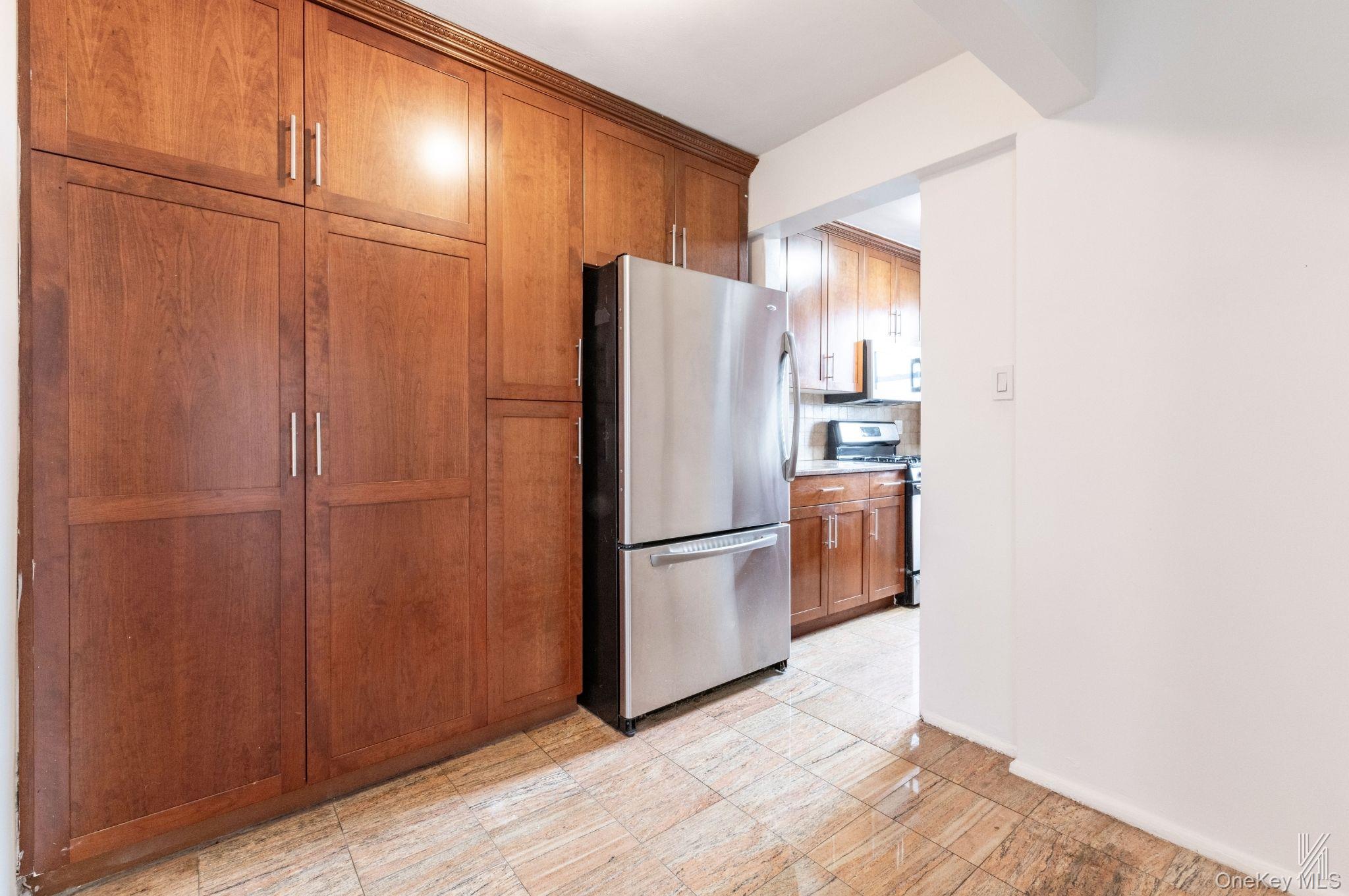 41-42 73rd Street 5b Property Photo 10