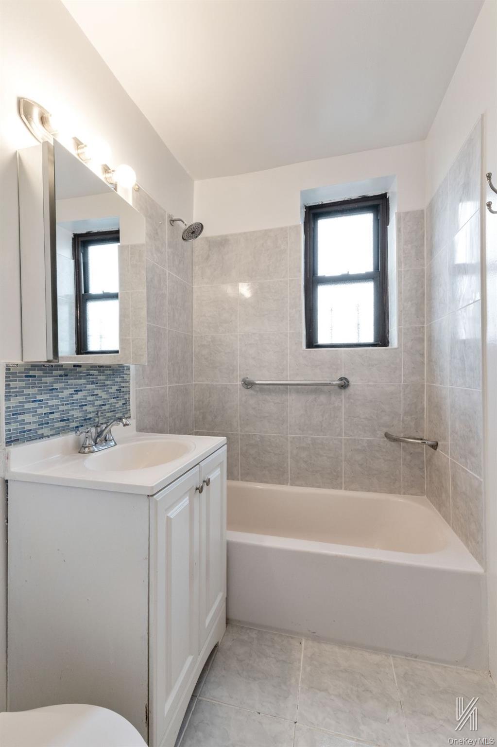 41-42 73rd Street 5b Property Photo 23