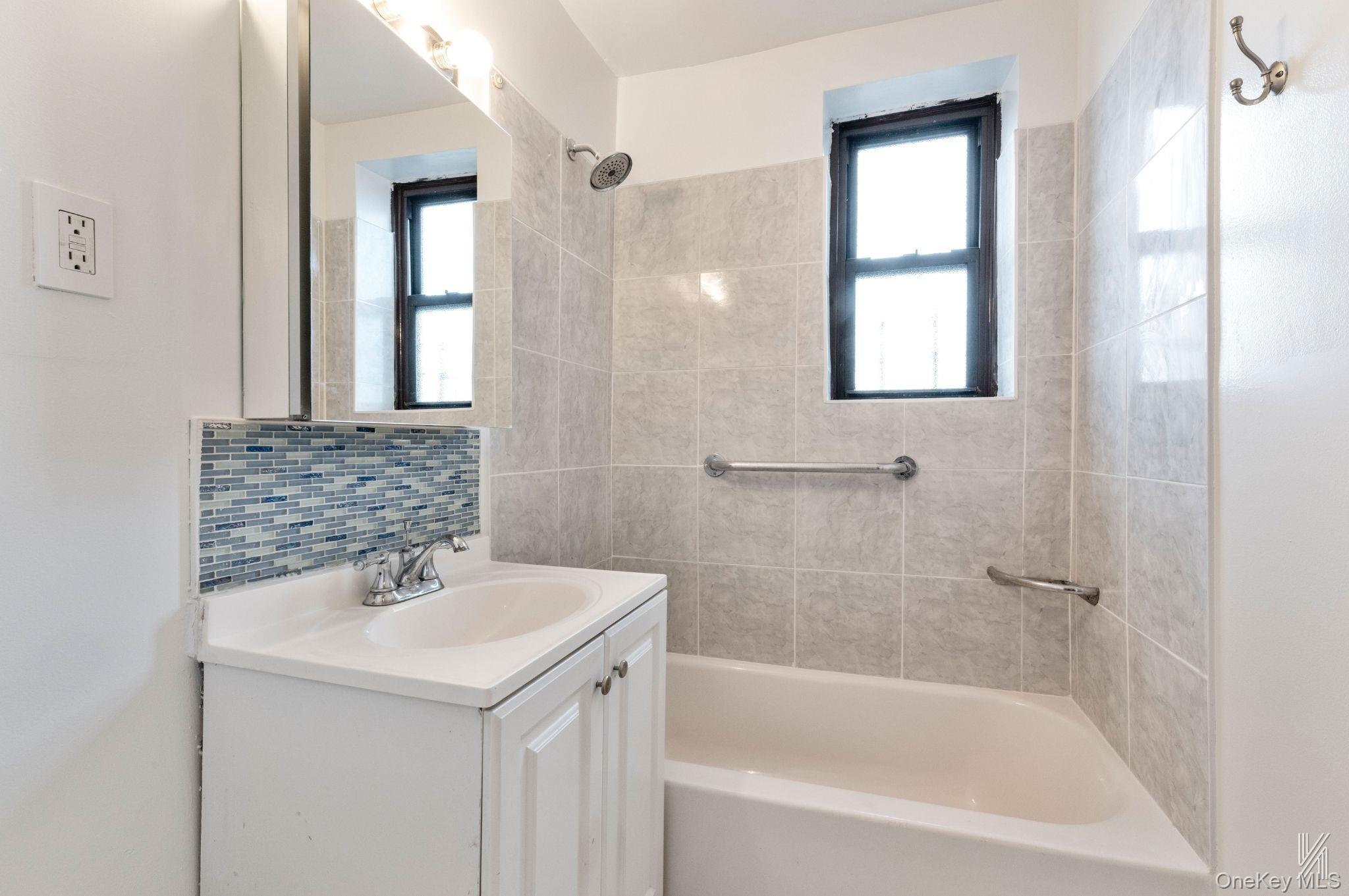 41-42 73rd Street 5b Property Photo 25