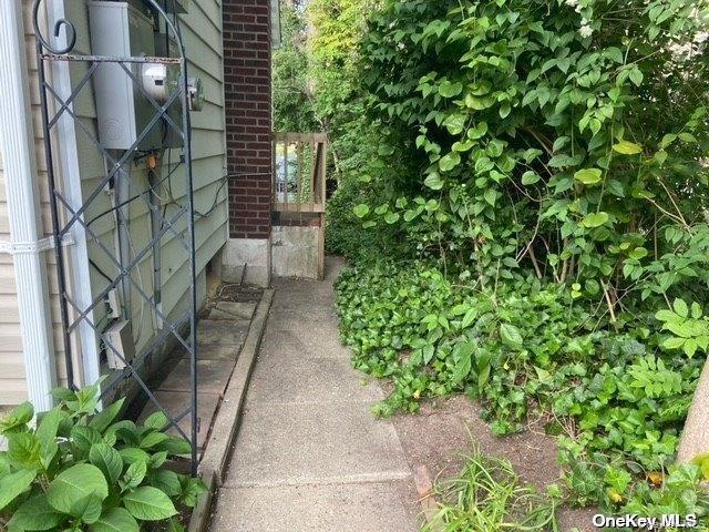 31 Brightwaters Drive B Property Photo 2