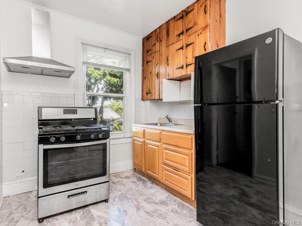 22-24 S Eckar Property Photo 10