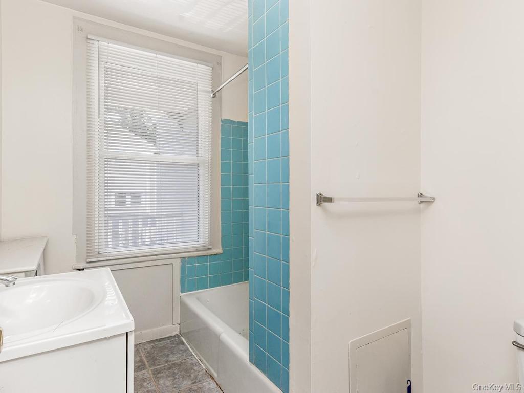22-24 S Eckar Property Photo 13