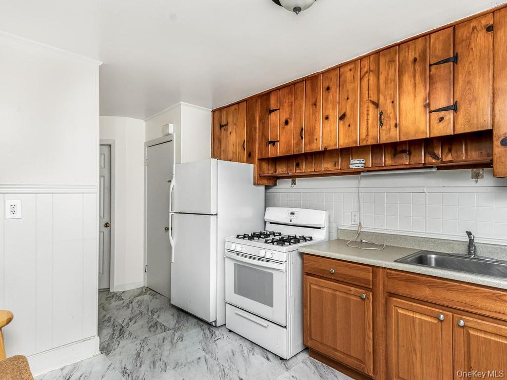22-24 S Eckar Property Photo 14