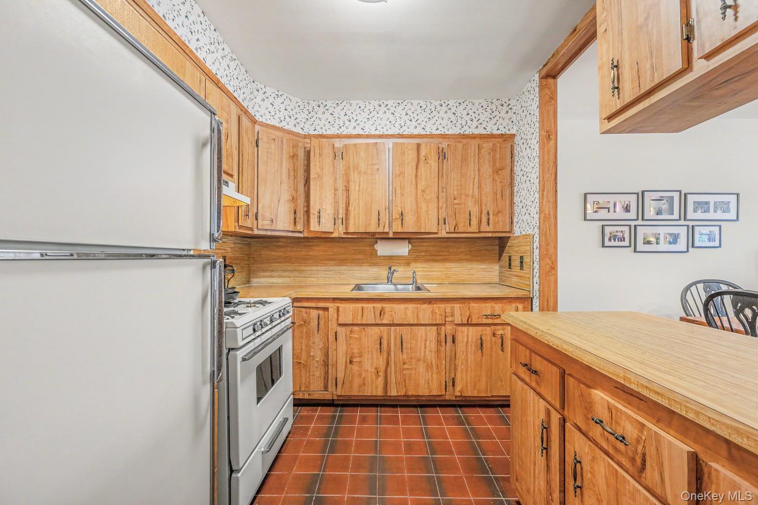 4703 30th Avenue Property Photo 5