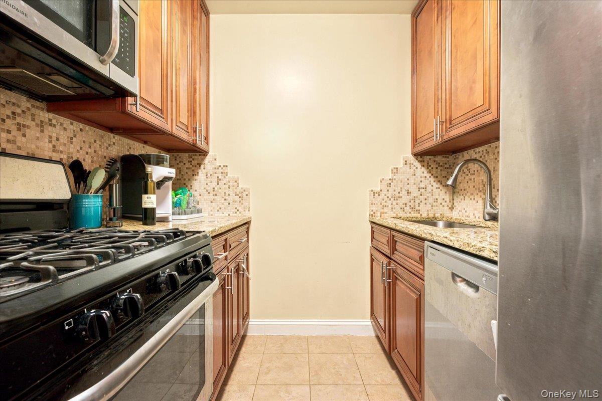 70-25 Yellowstone Boulevard 7x Property Photo 14