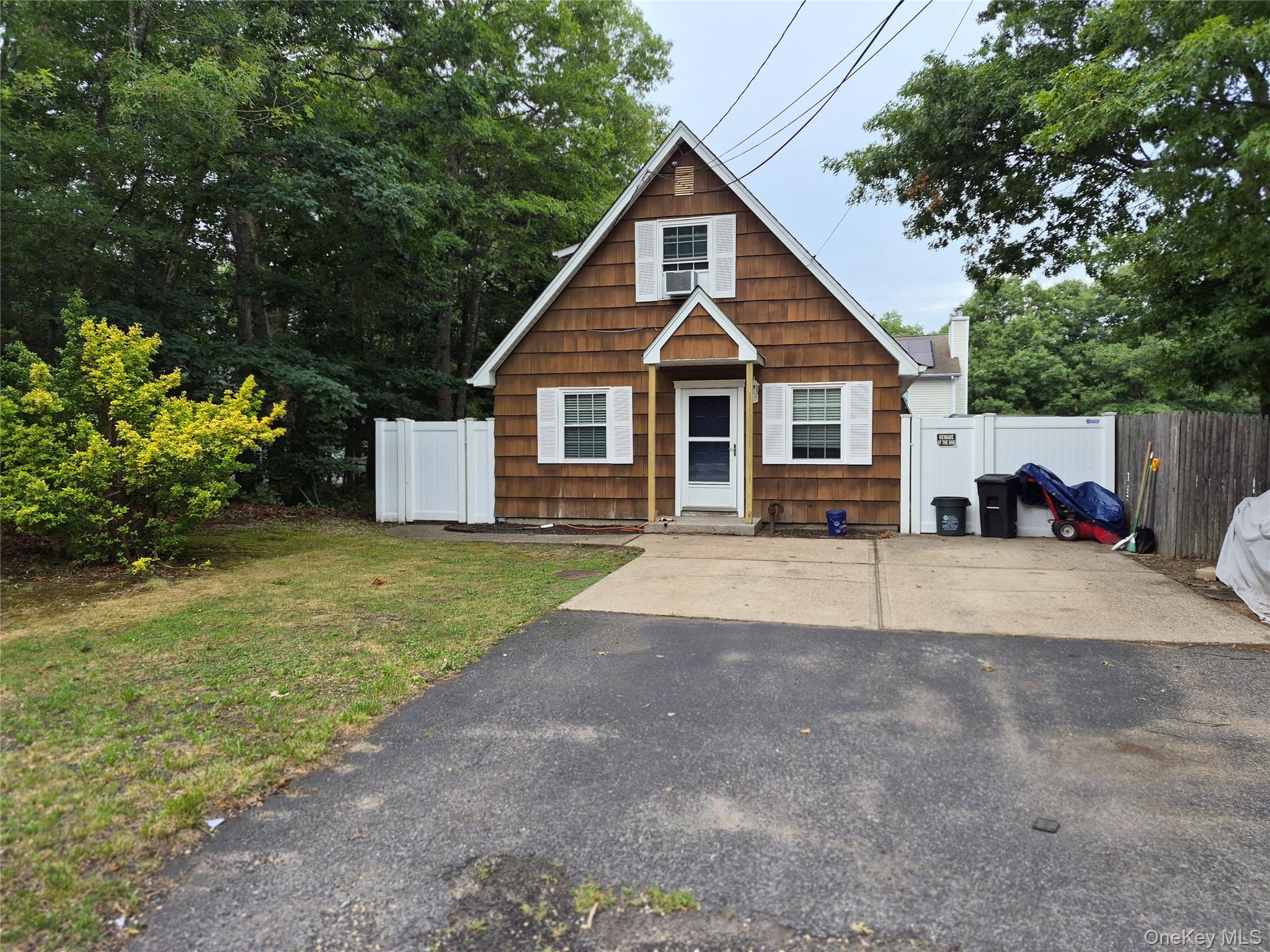 1128 N Ocean Avenue Property Photo 1