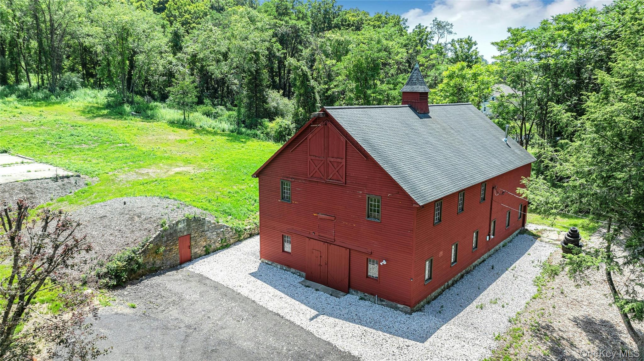 490 Peekskill Hollow Road Property Photo 5