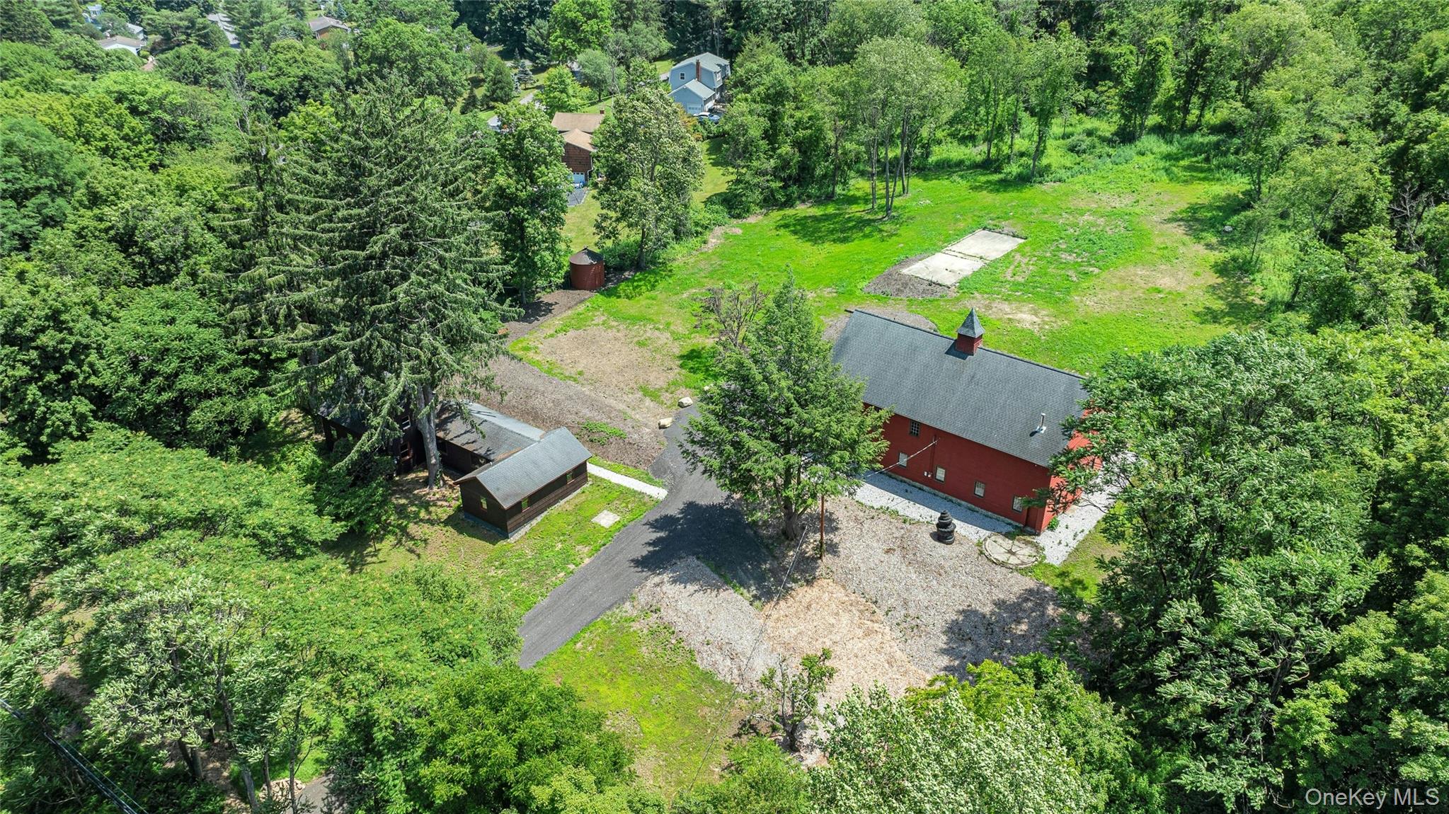 490 Peekskill Hollow Road Property Photo 8