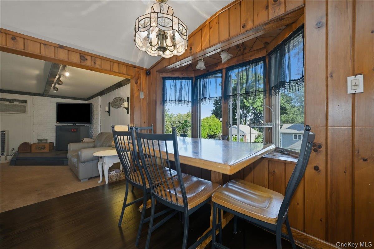 62 Linden Boulevard Property Photo 9