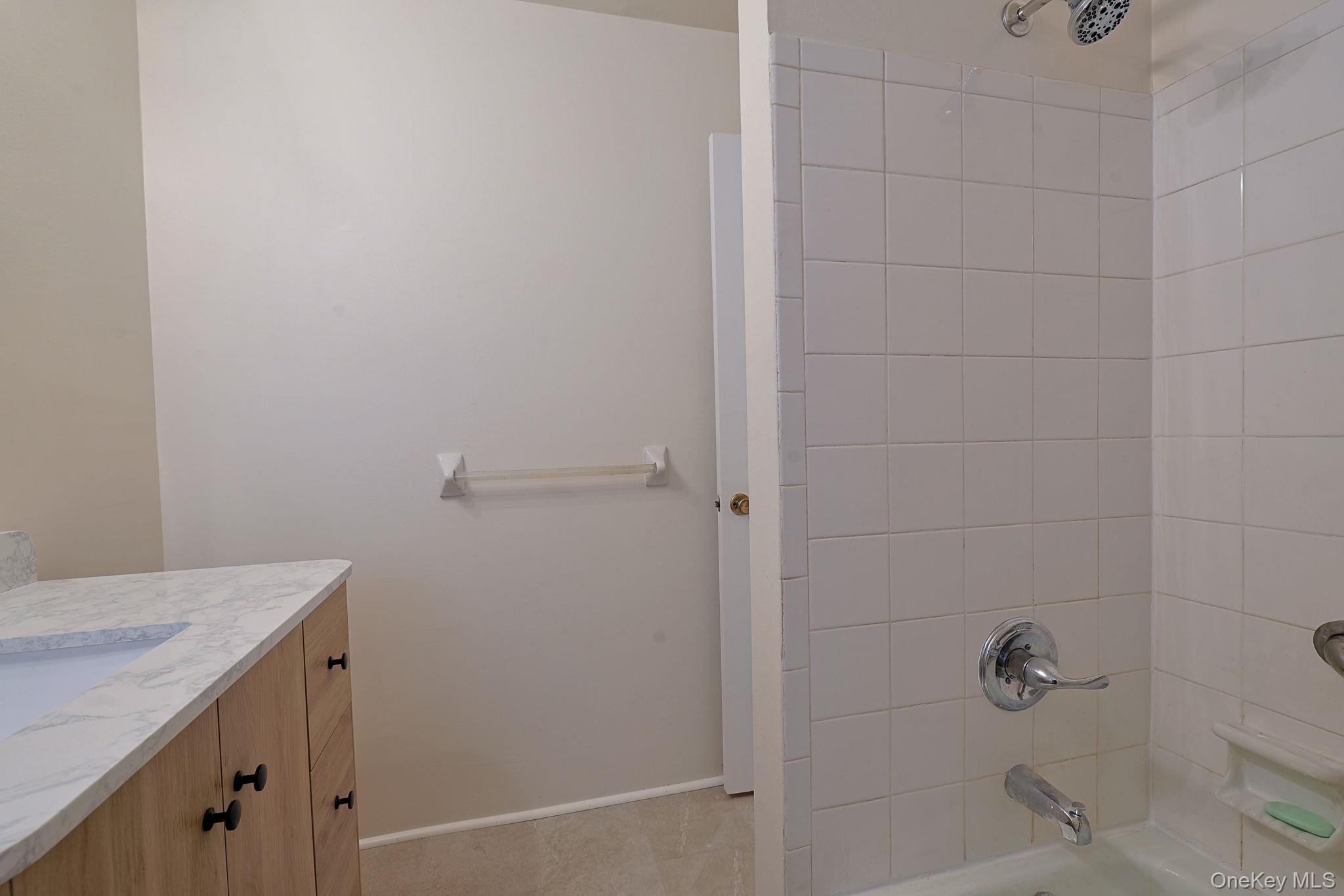2740 South Road G14 Property Photo 6