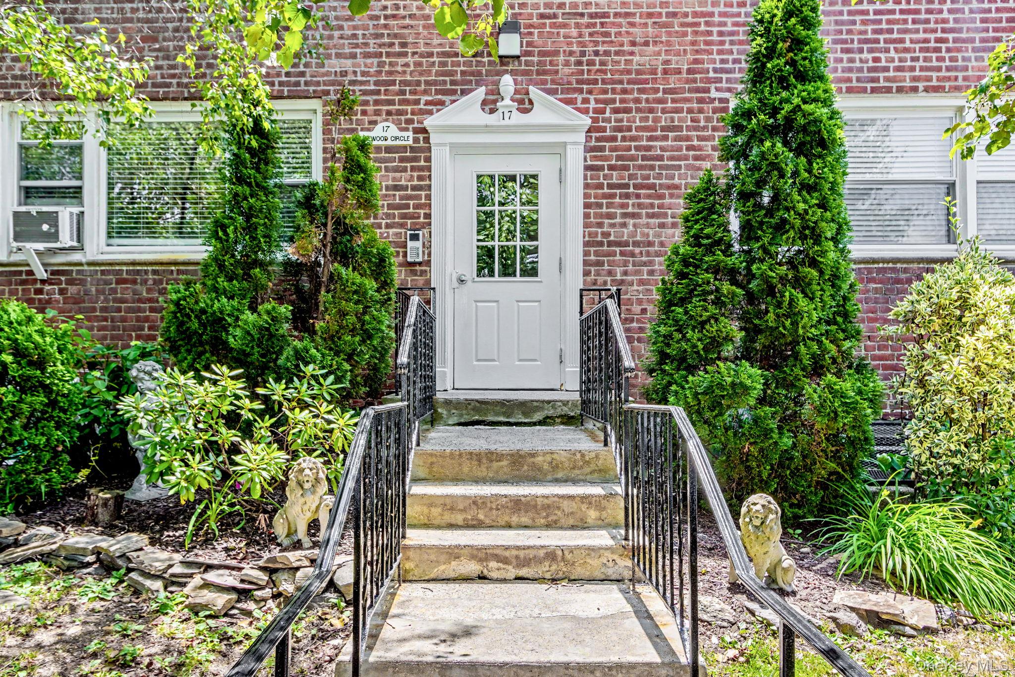 17 Leewood Circle 6R Property Photo 1