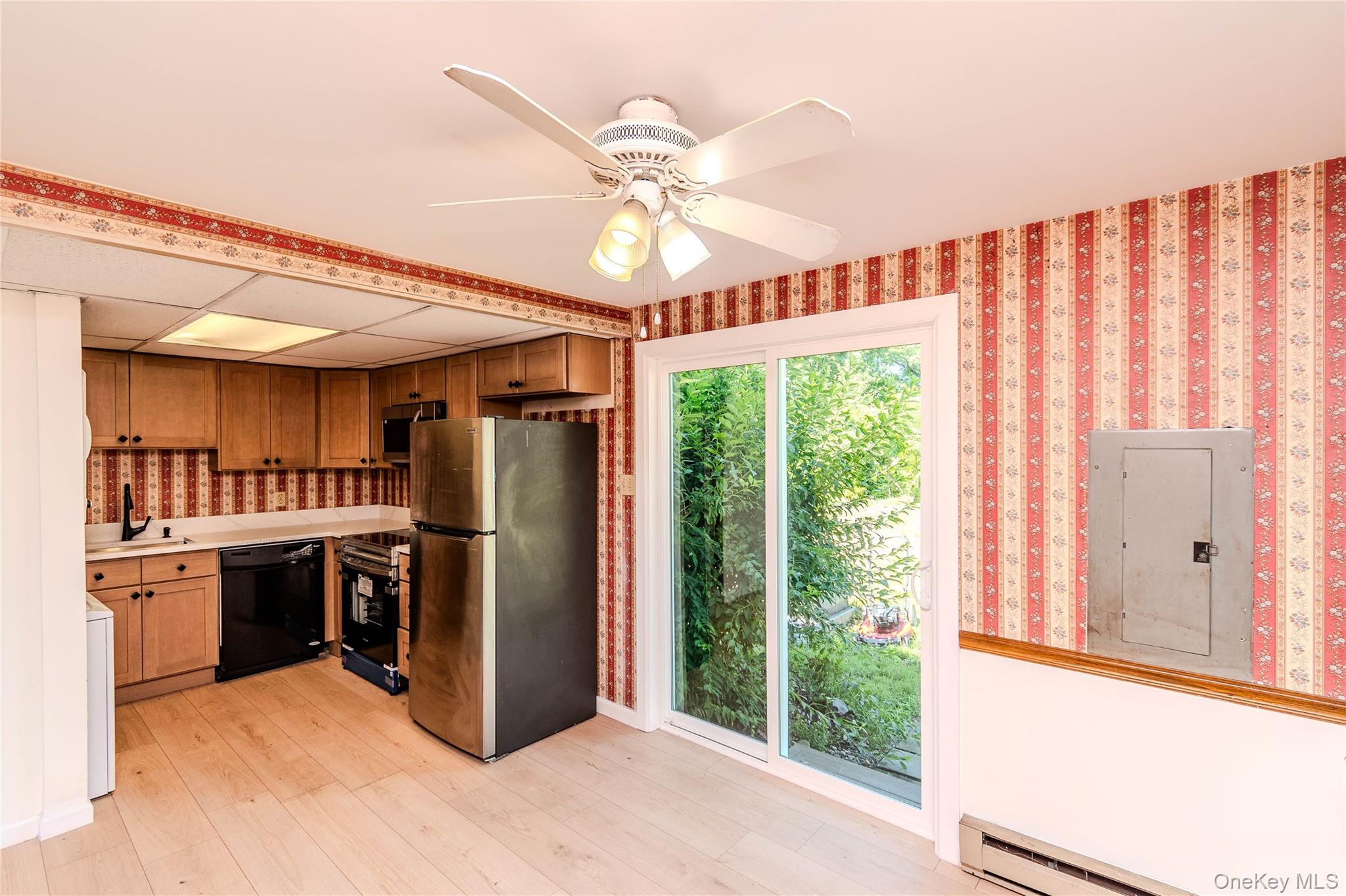 100 Rinaldi Boulevard Property Photo 15