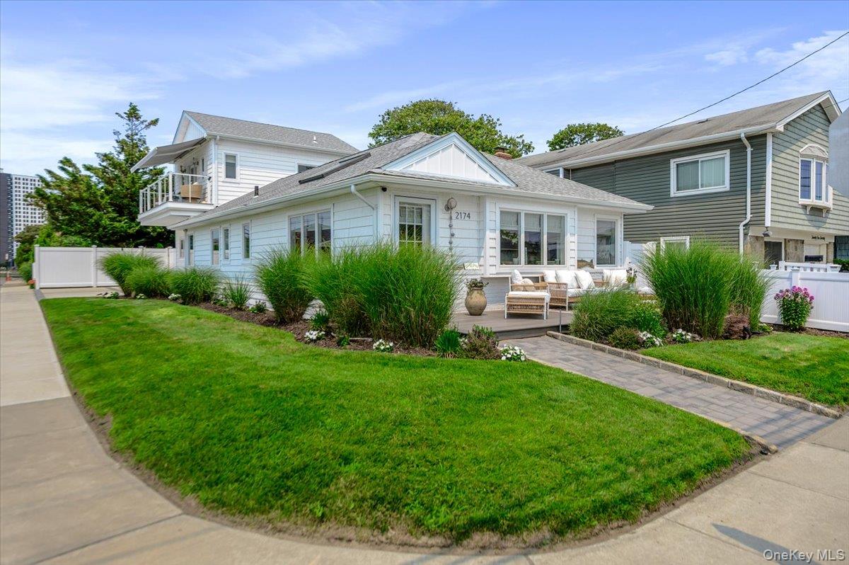2174 Bay Boulevard Property Photo 1