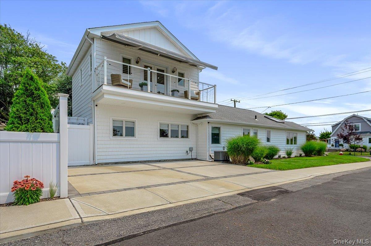 2174 Bay Boulevard Property Photo 2