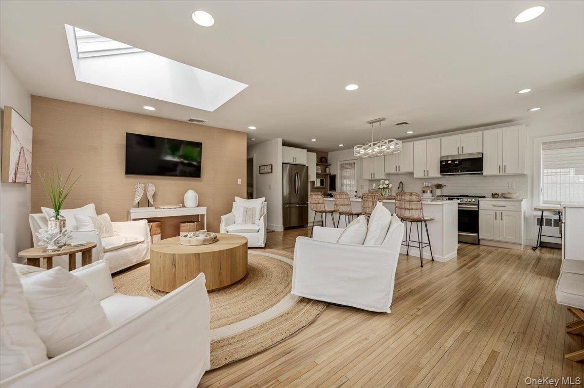 2174 Bay Boulevard Property Photo 8