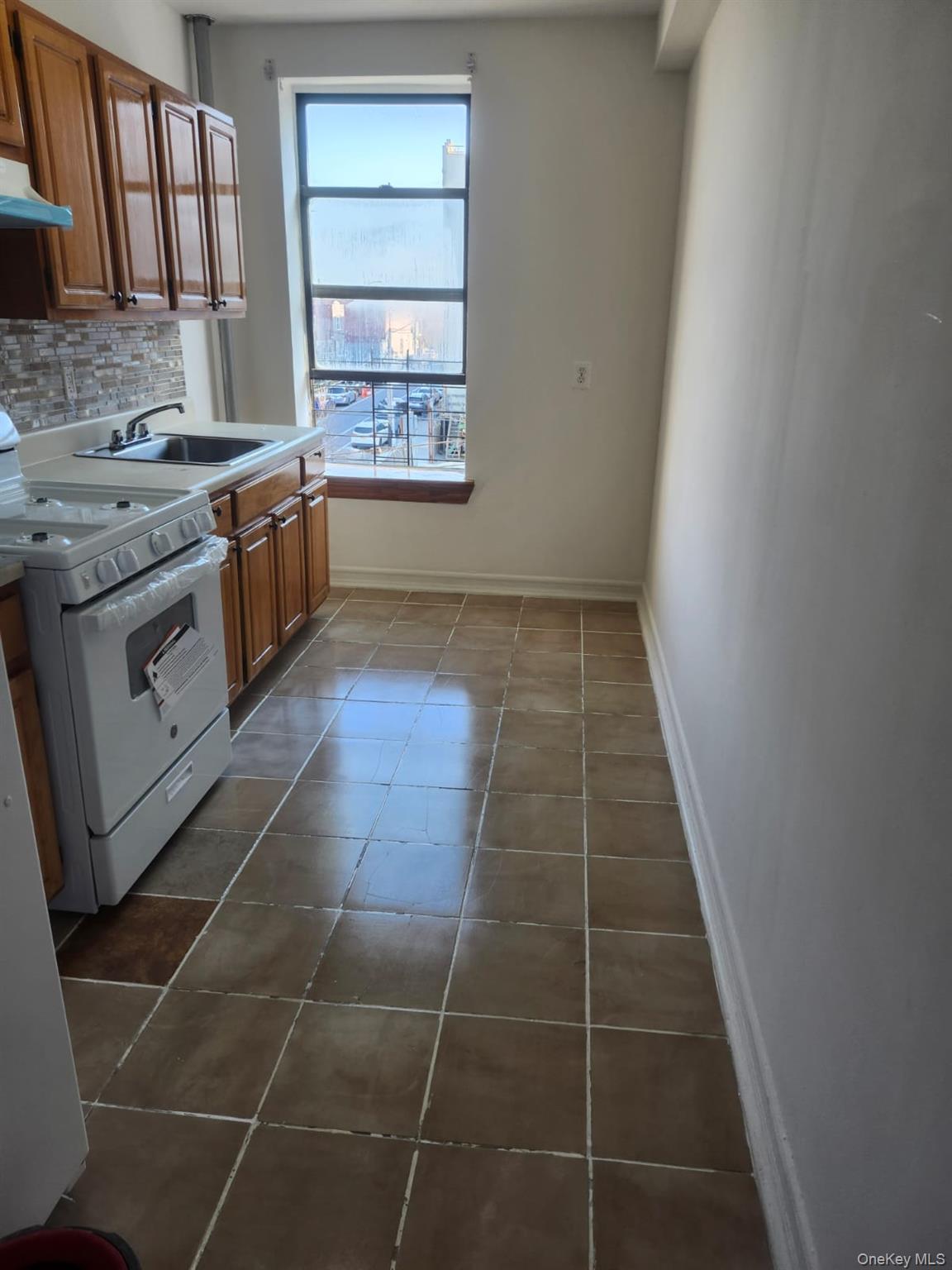 875 Longfellow #3f Avenue Property Photo 2