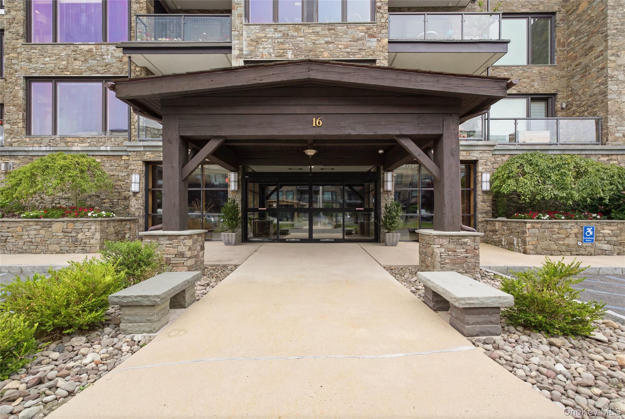 16 Rivers Edge Drive 201 Property Photo 2