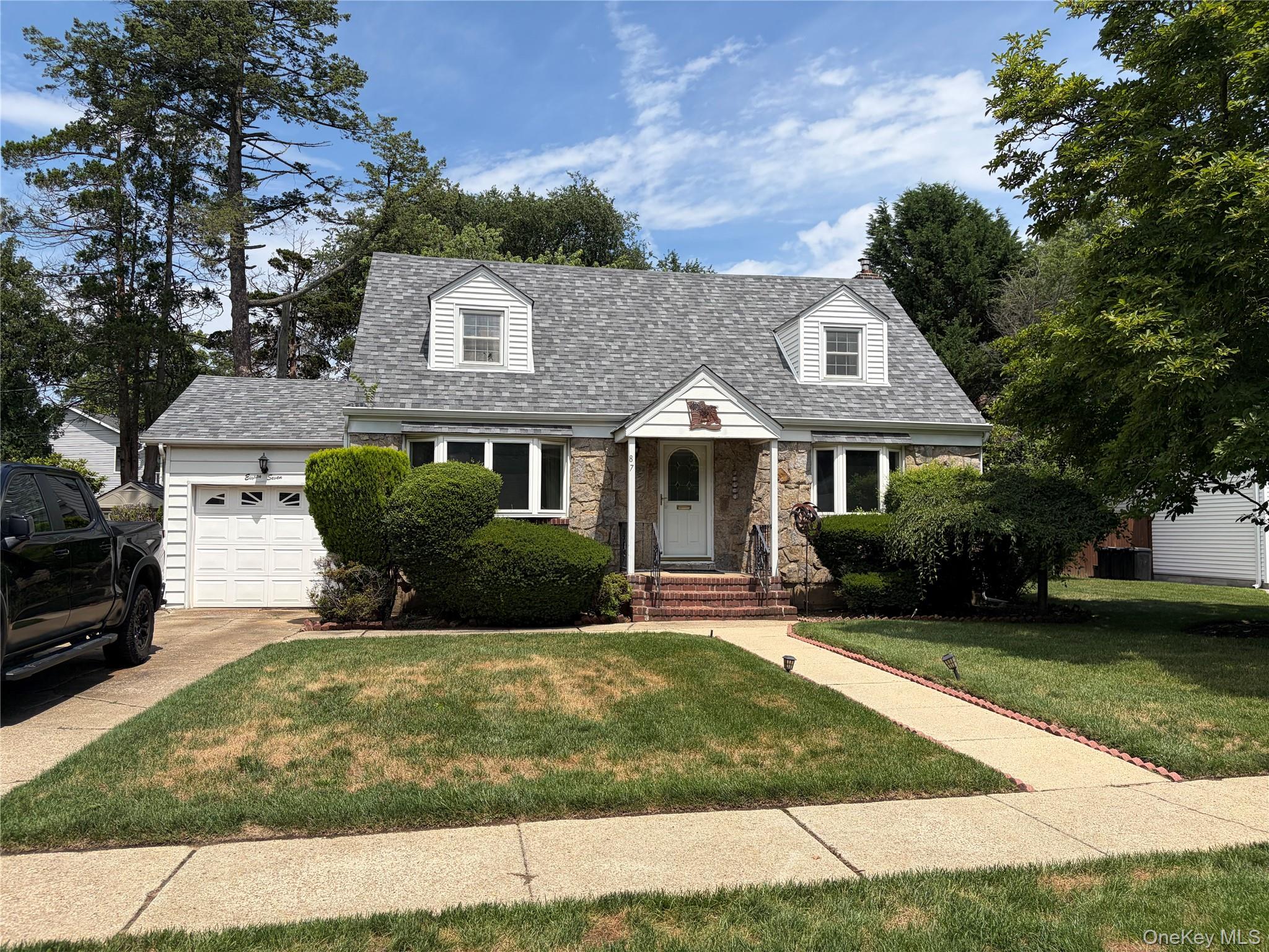 87 Parkway Drive Property Photo 1