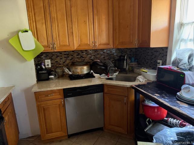 646 E 230th Street Property Photo 6