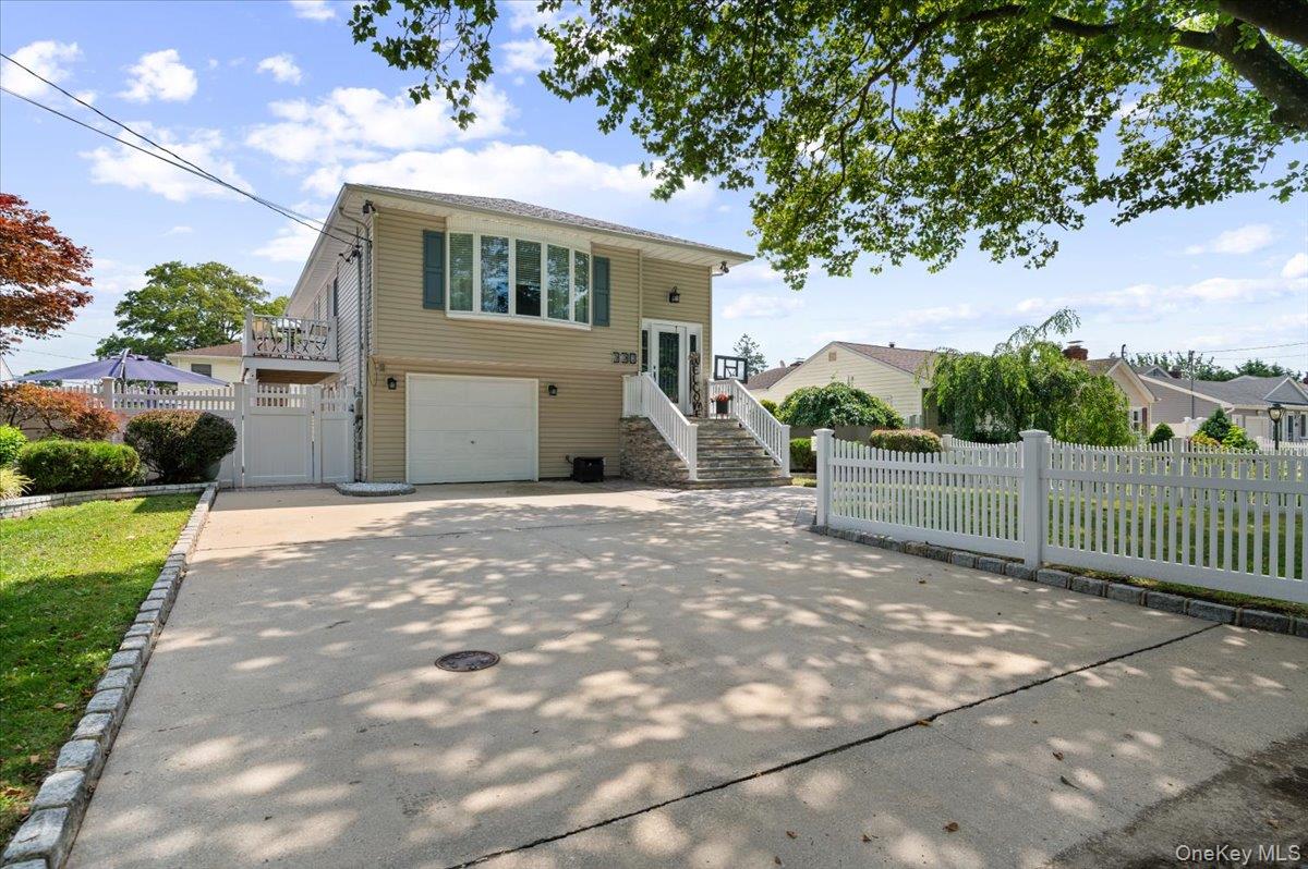 330 Granada Parkway Property Photo 1