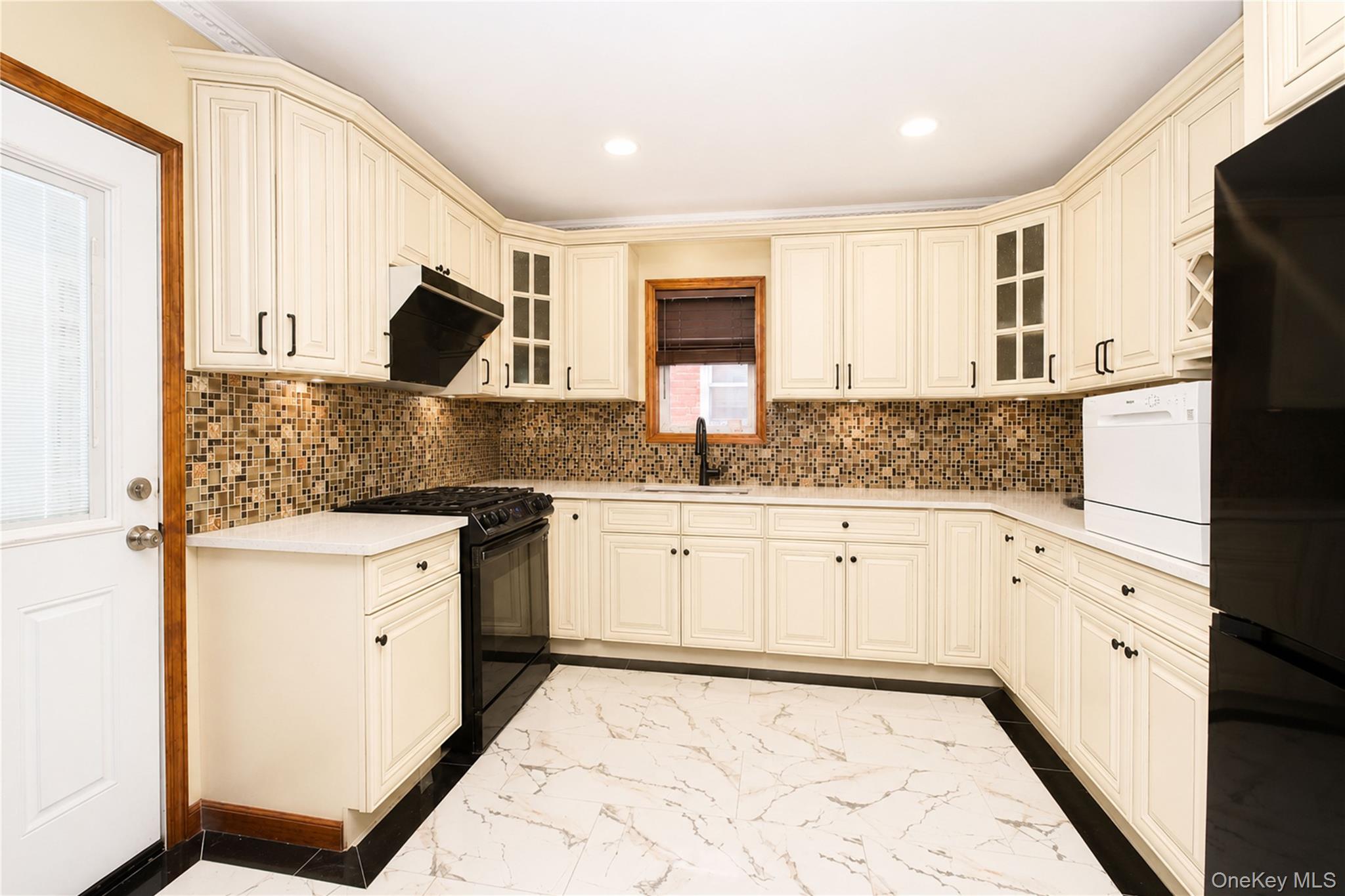 2027 E 35th Street Property Photo 11