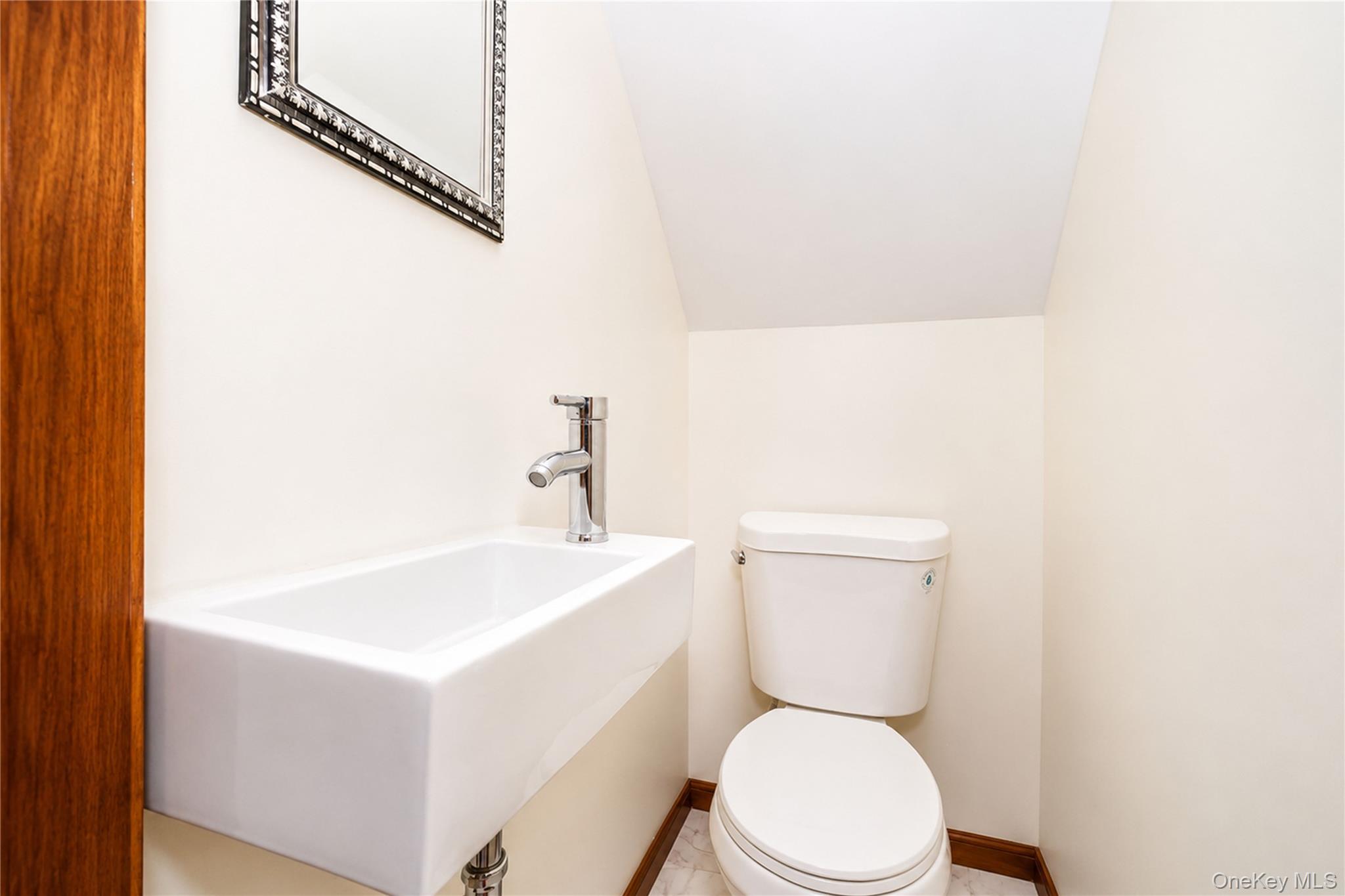 2027 E 35th Street Property Photo 14