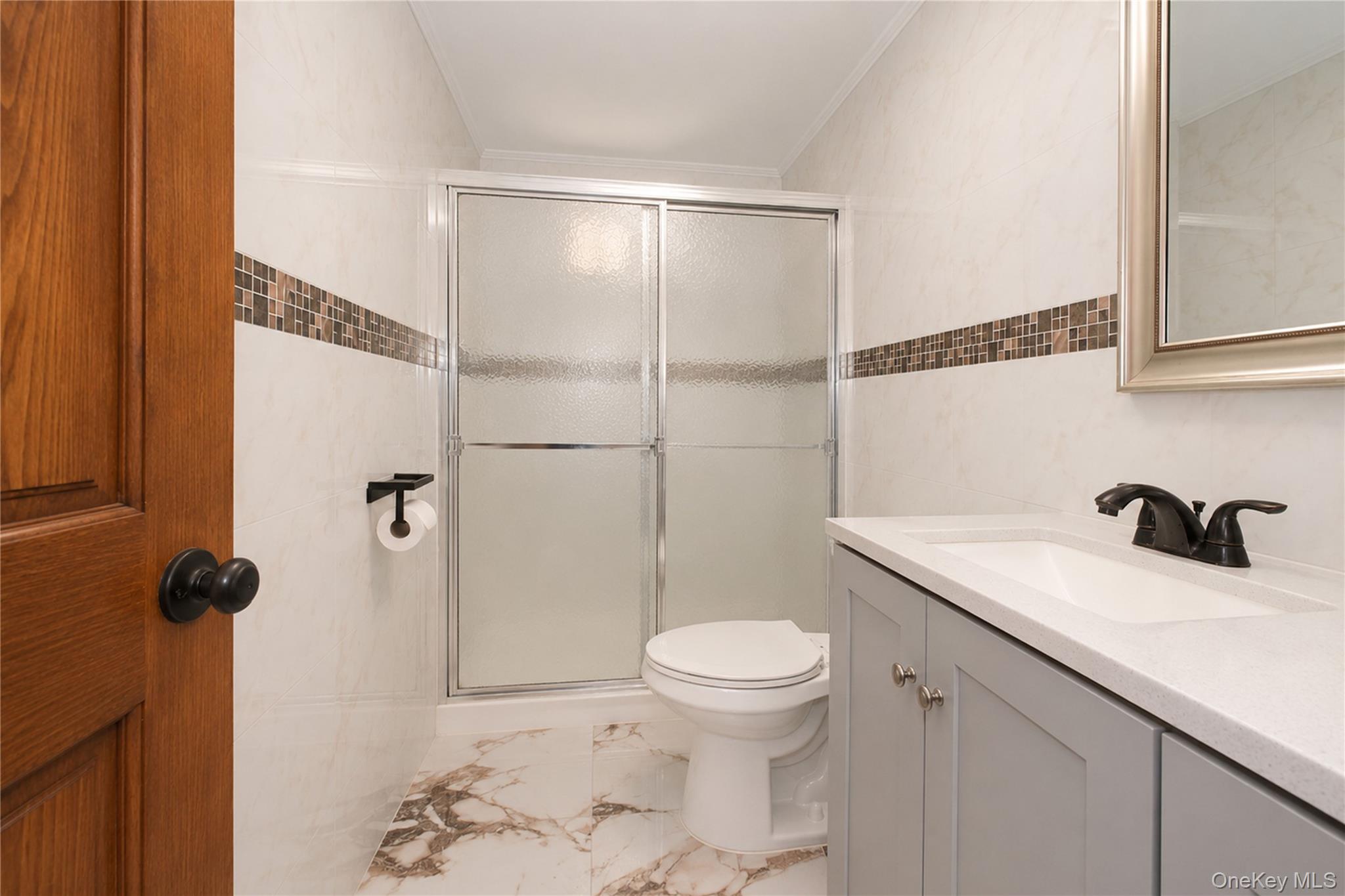 2027 E 35th Street Property Photo 23