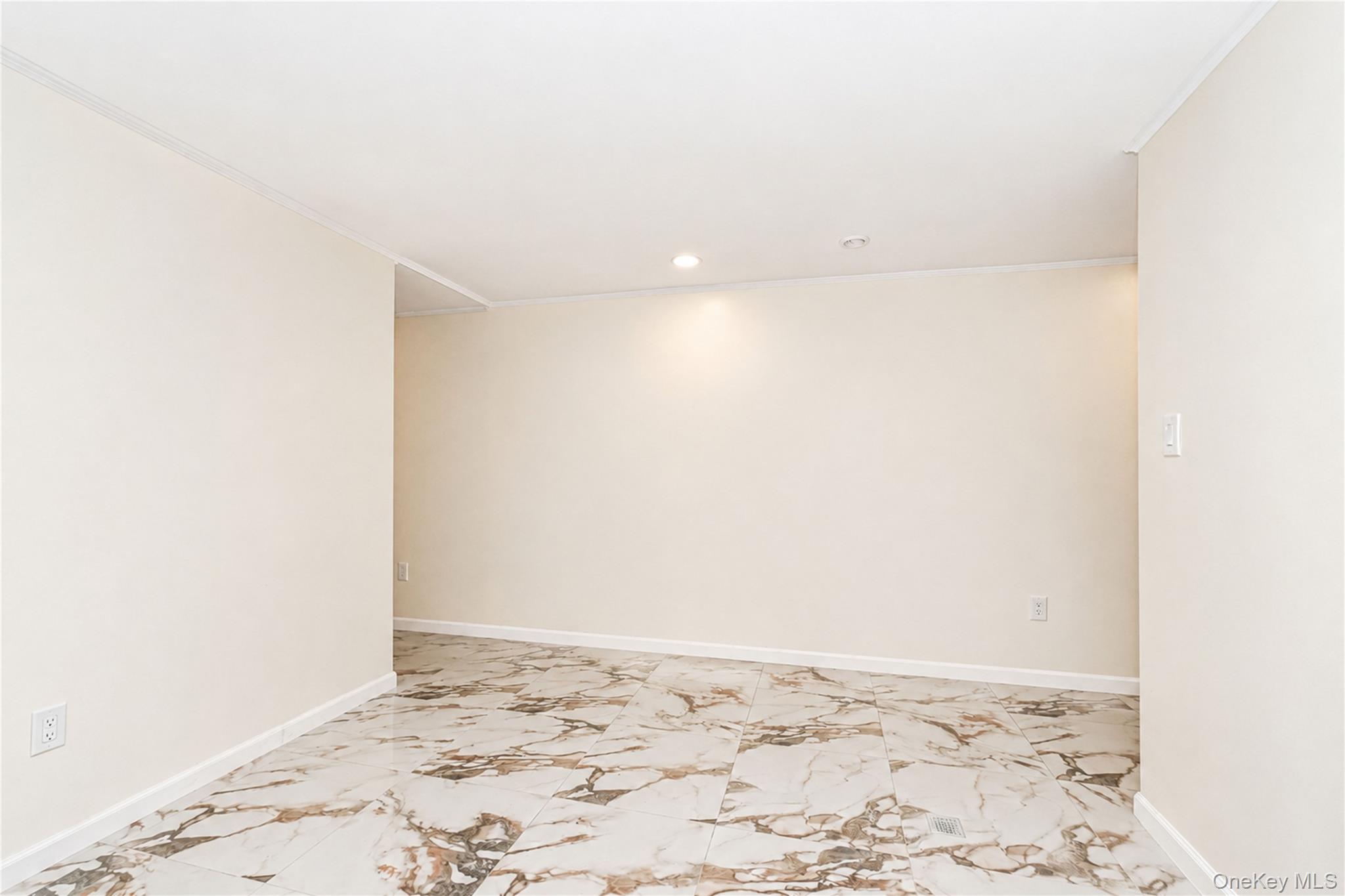 2027 E 35th Street Property Photo 25