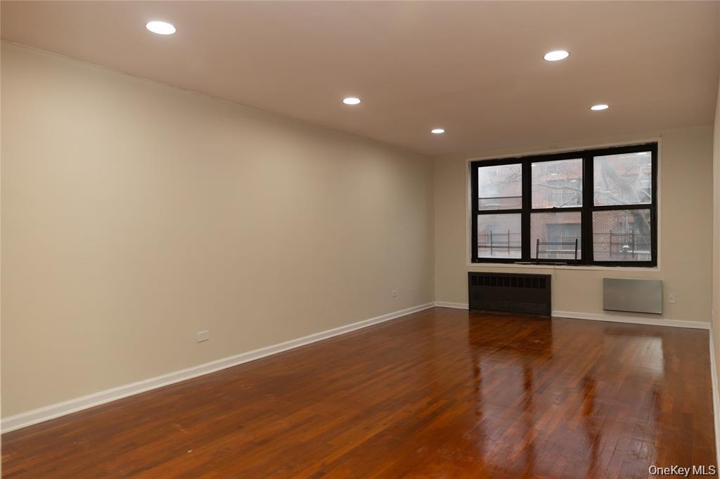 1275 E 51st Street 3y Property Photo 2