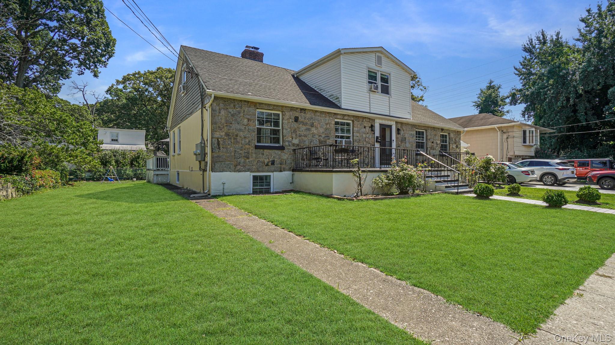 143 S Montgomery St Property Photo 2