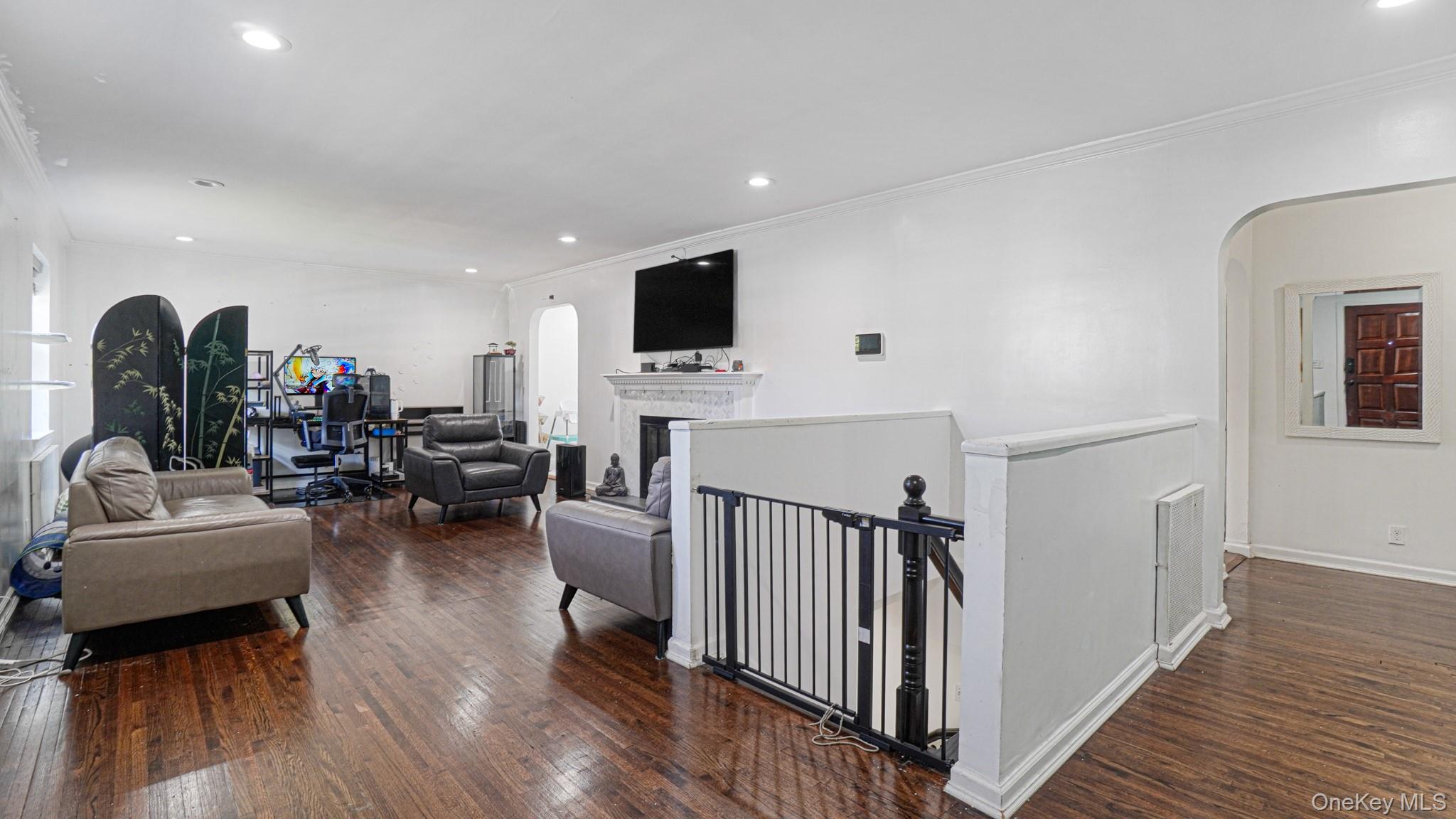 143 S Montgomery St Property Photo 7