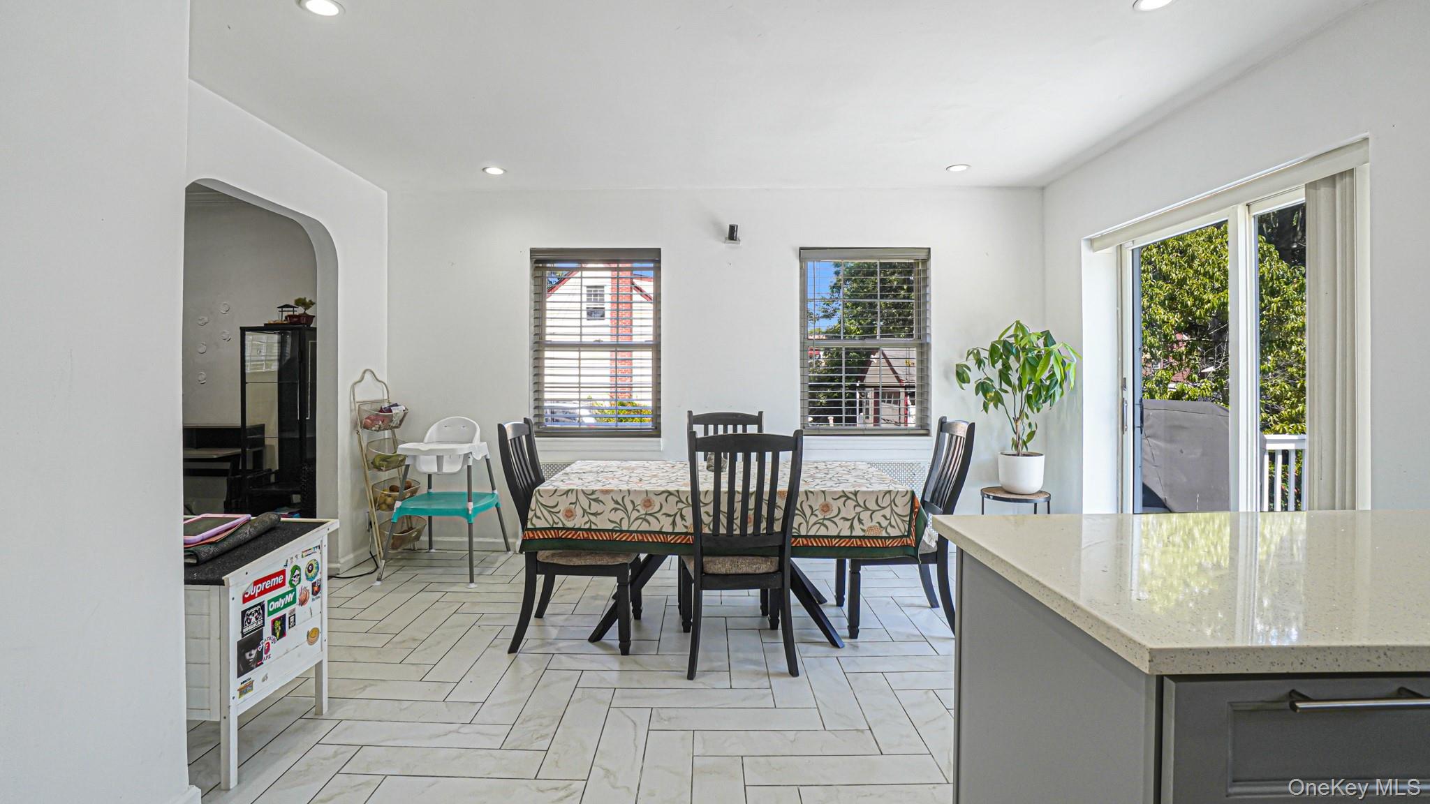 143 S Montgomery St Property Photo 11