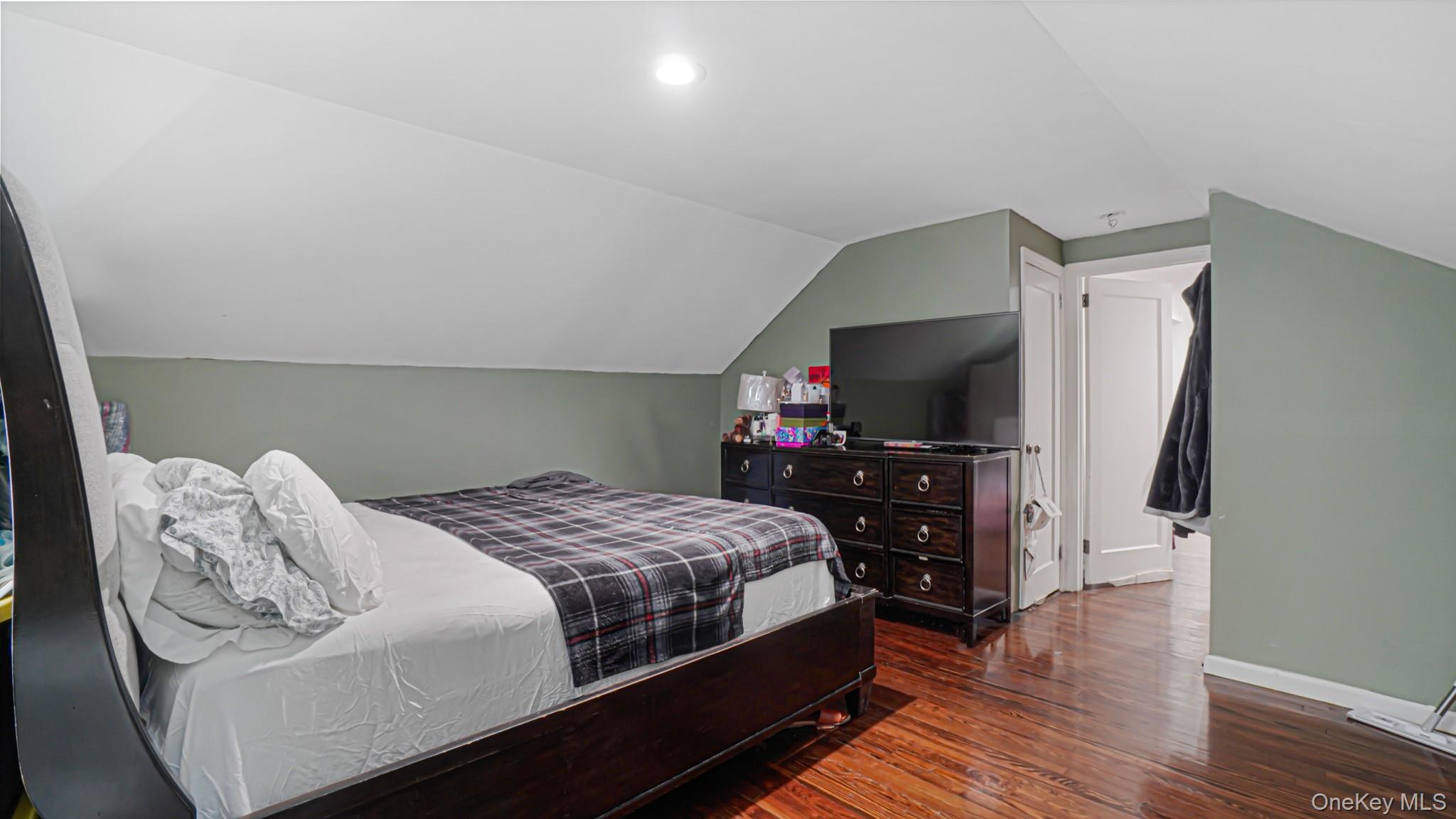 143 S Montgomery St Property Photo 28