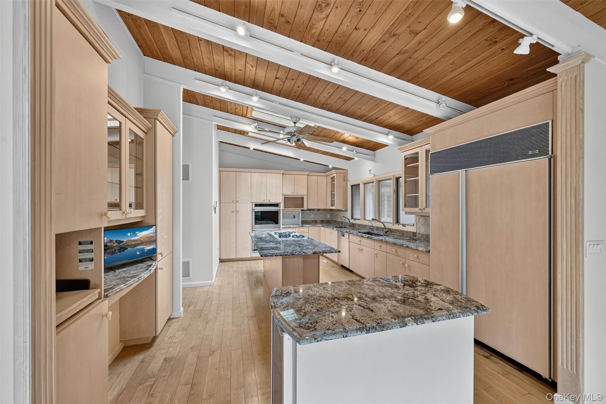 2 Catalina Court Property Photo 8