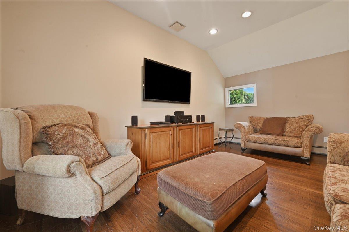 1279 Paul Street Property Photo 6