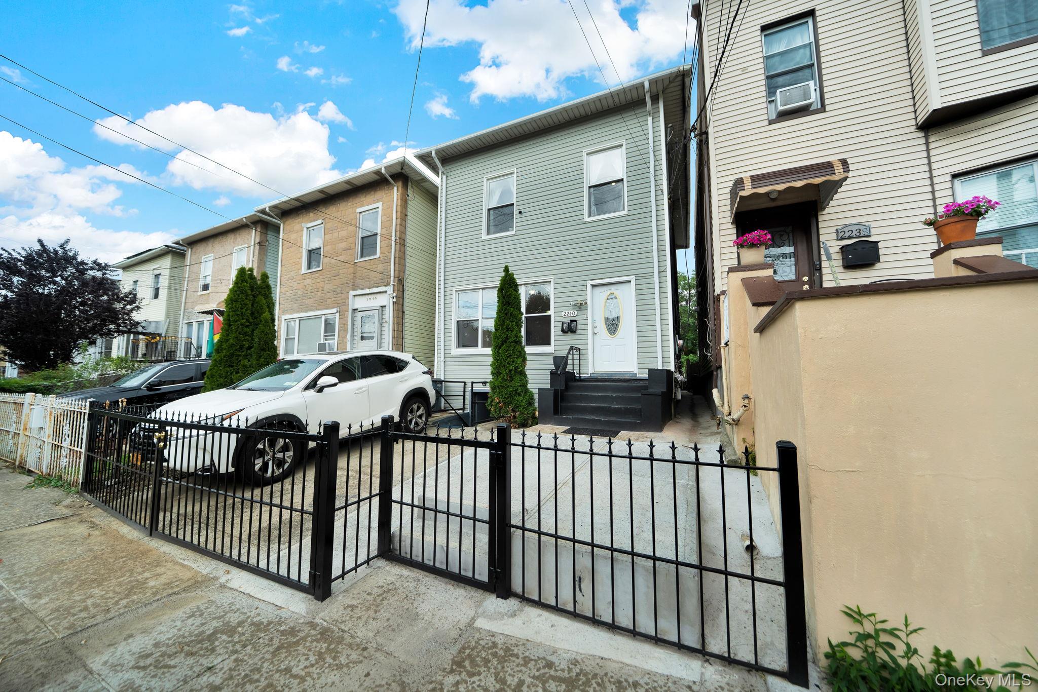 2240 Quimby Avenue Property Photo 2