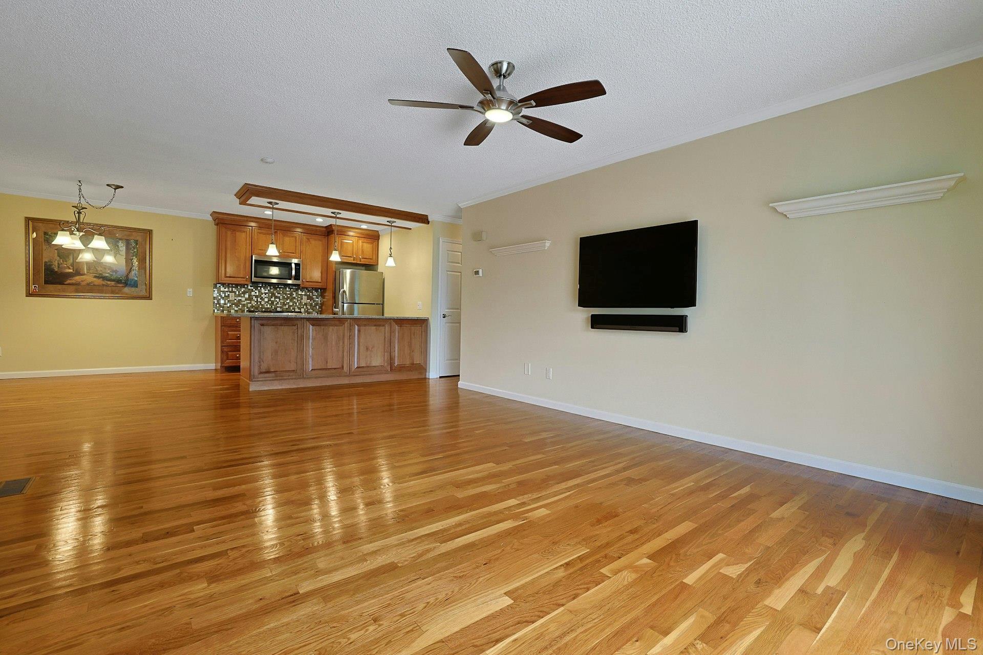 722 W Nyack Road 6 Property Photo 10