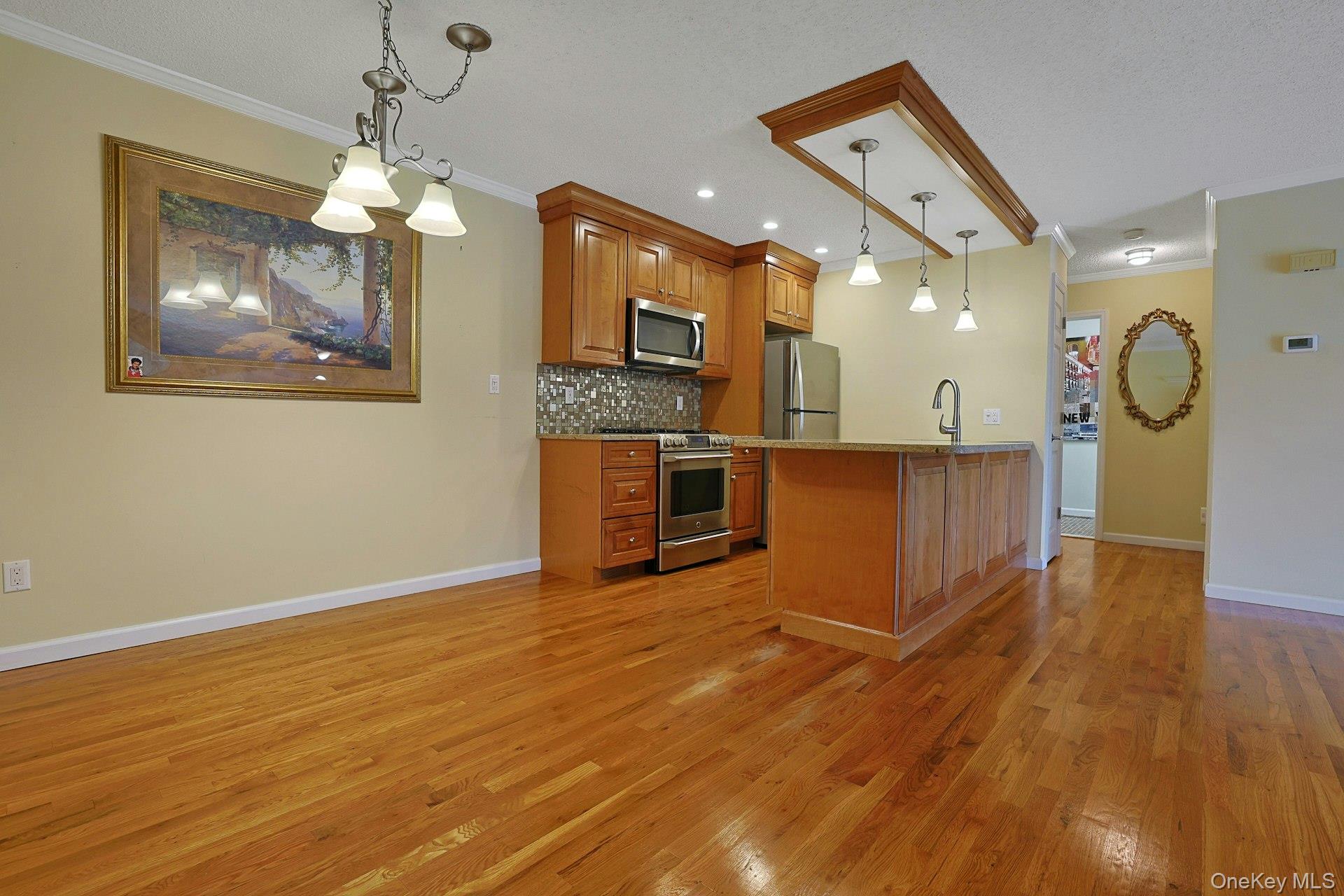 722 W Nyack Road 6 Property Photo 11