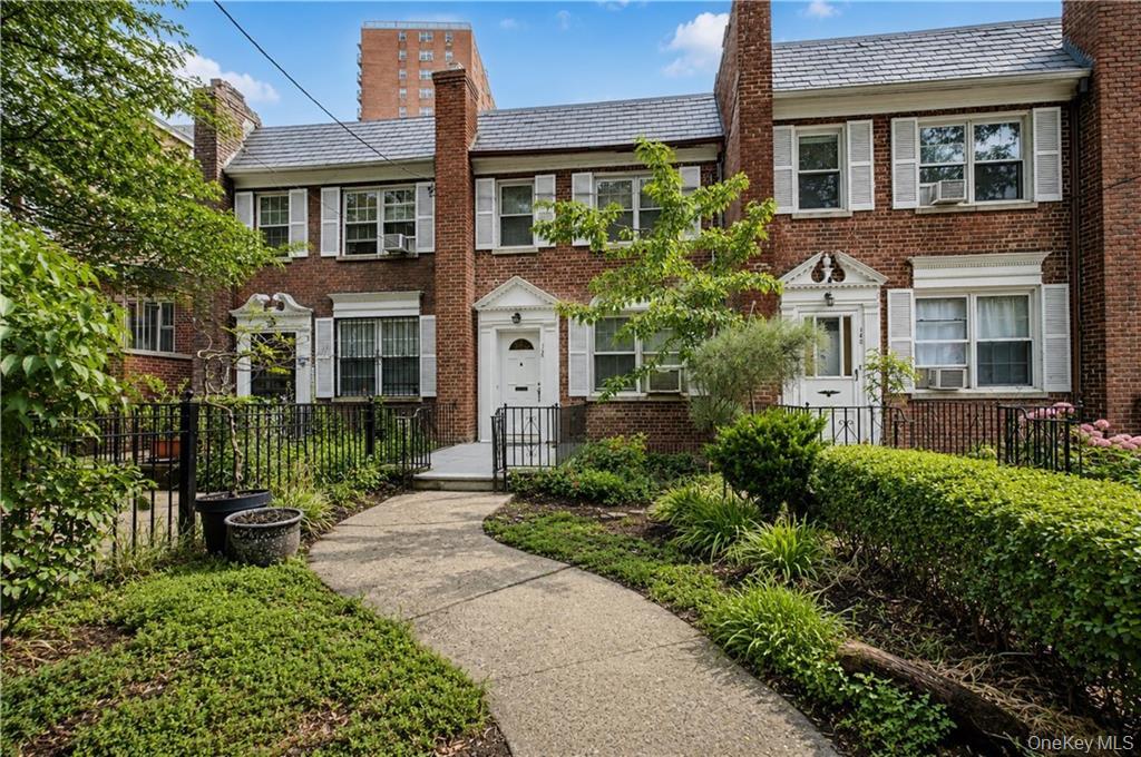 138 Van Cortlandt Park Property Photo 4