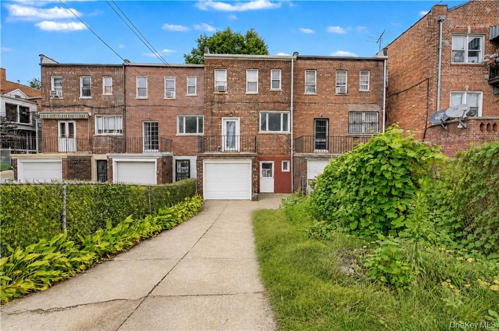 138 Van Cortlandt Park Property Photo 6