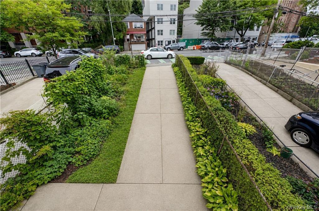 138 Van Cortlandt Park Property Photo 7
