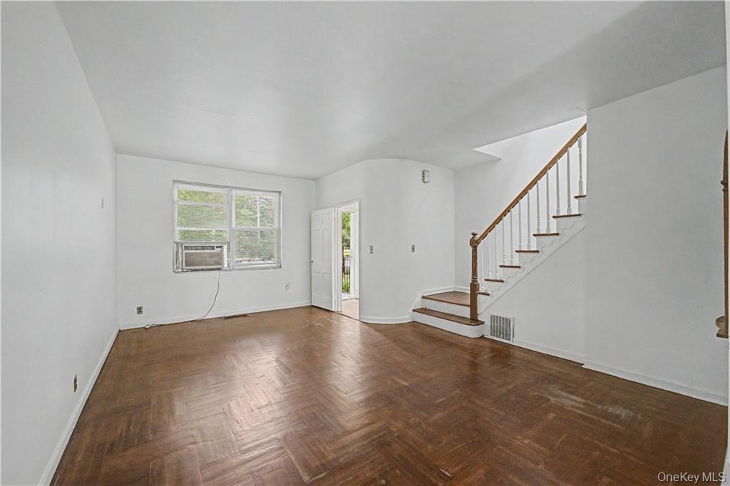 138 Van Cortlandt Park Property Photo 9