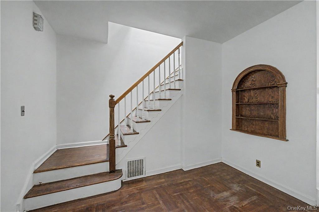 138 Van Cortlandt Park Property Photo 11