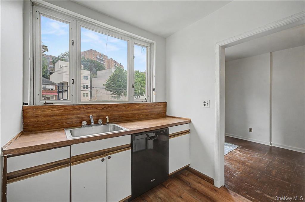 138 Van Cortlandt Park Property Photo 16