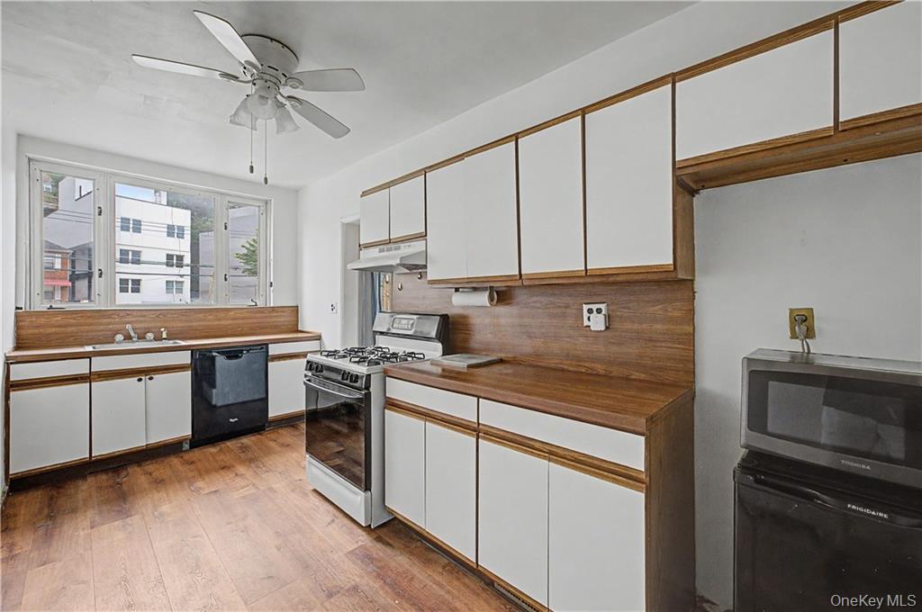 138 Van Cortlandt Park Property Photo 18